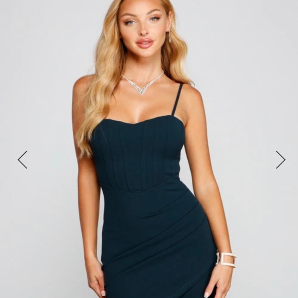 Windsor mini formal dress. Never worn, tags still attached.